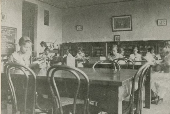 Photograph of Dunbar High School Library, 1931 (Dunbar Echo)